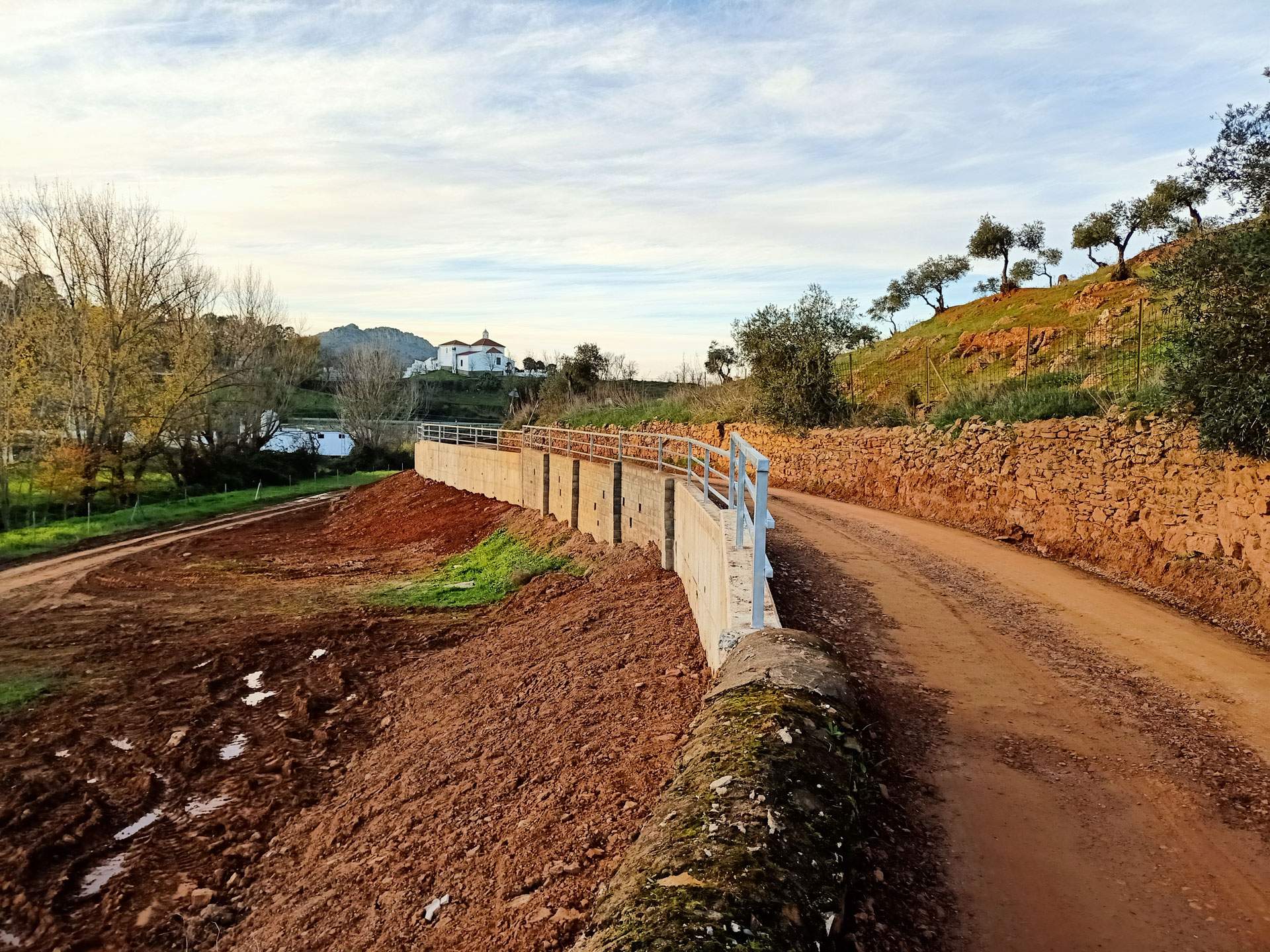 Obra en camino rural